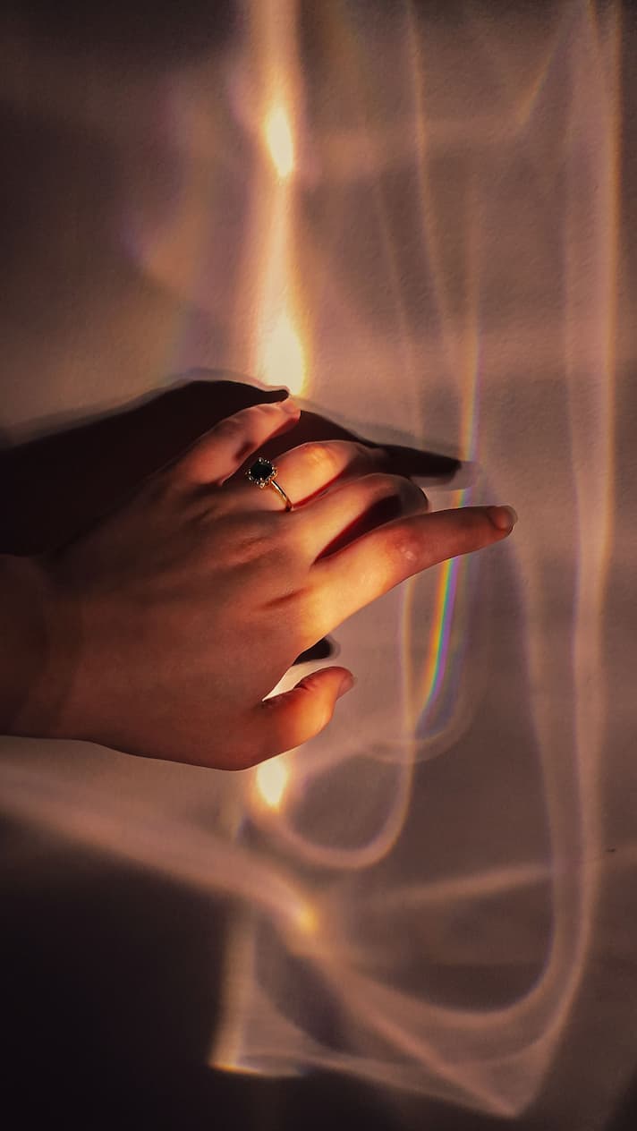 Main et rayon de lumière
